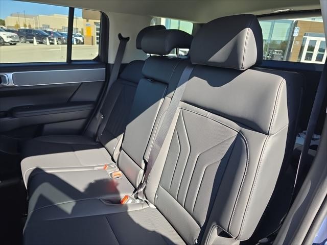 Hyundai Santa Fe Hybrid Vehicle Full-screen Gallery Image 28