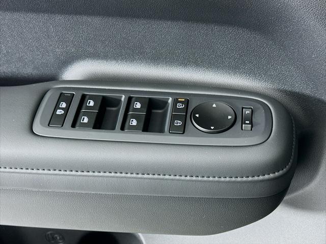 Hyundai Santa Fe Hybrid Vehicle Full-screen Gallery Image 22