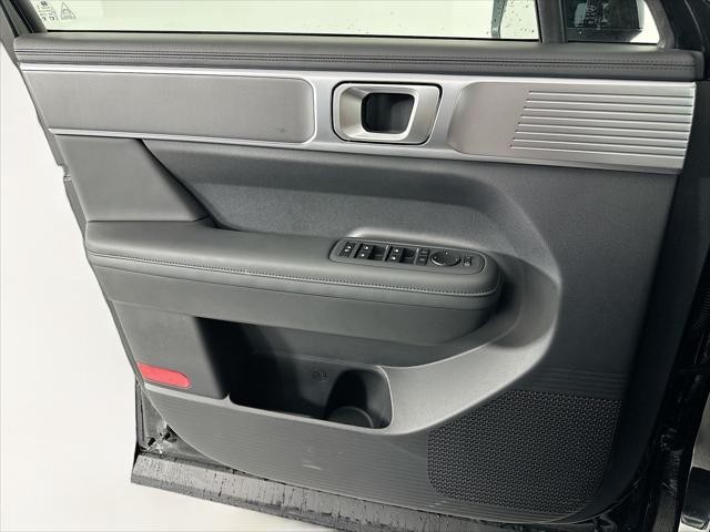 Hyundai Santa Fe Hybrid Vehicle Full-screen Gallery Image 23