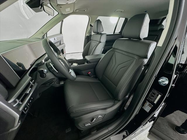 Hyundai Santa Fe Hybrid Vehicle Full-screen Gallery Image 25