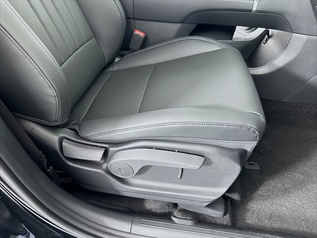 Hyundai Santa Fe Hybrid Vehicle Full-screen Gallery Image 28