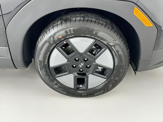 Hyundai Santa Fe Hybrid Vehicle Full-screen Gallery Image 31