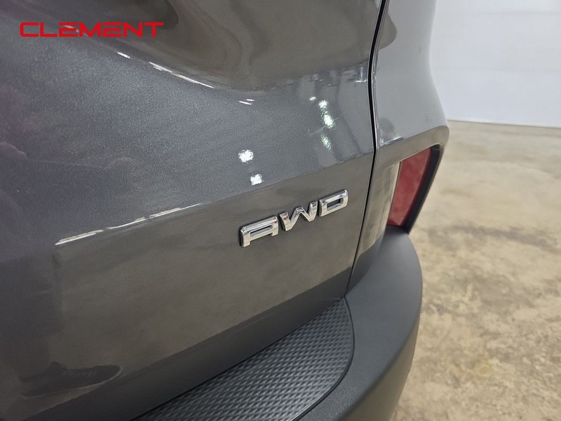 Ford Escape Vehicle Full-screen Gallery Image 9