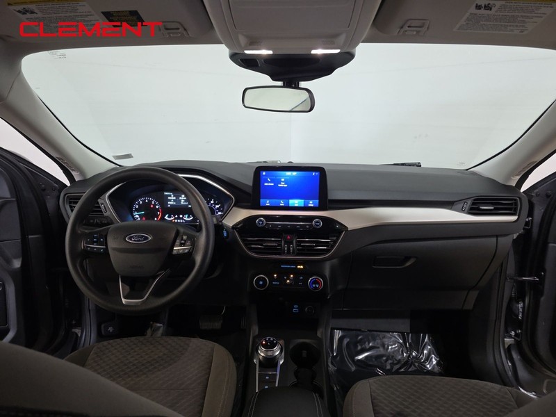 Ford Escape Vehicle Full-screen Gallery Image 11