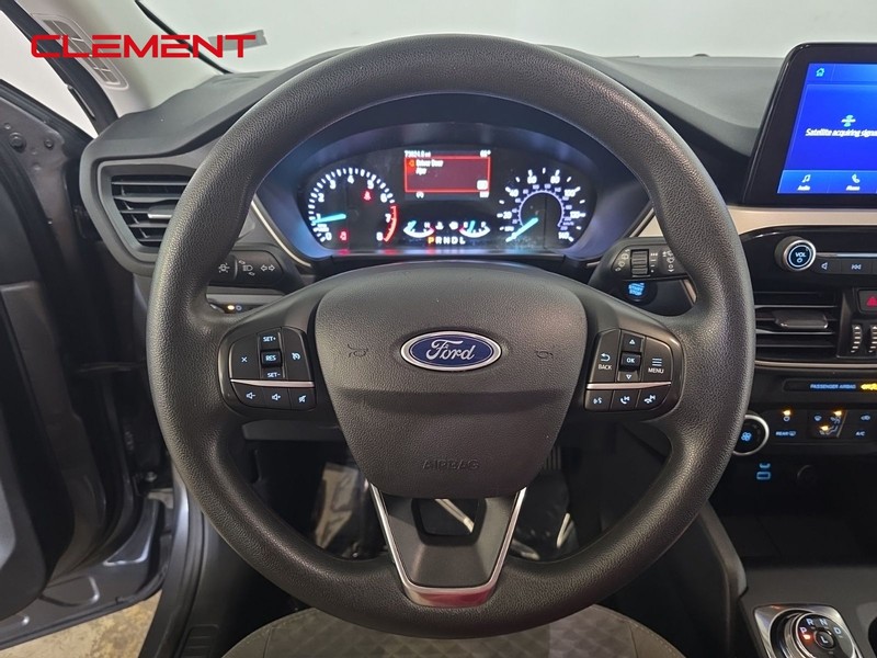 Ford Escape Vehicle Full-screen Gallery Image 13