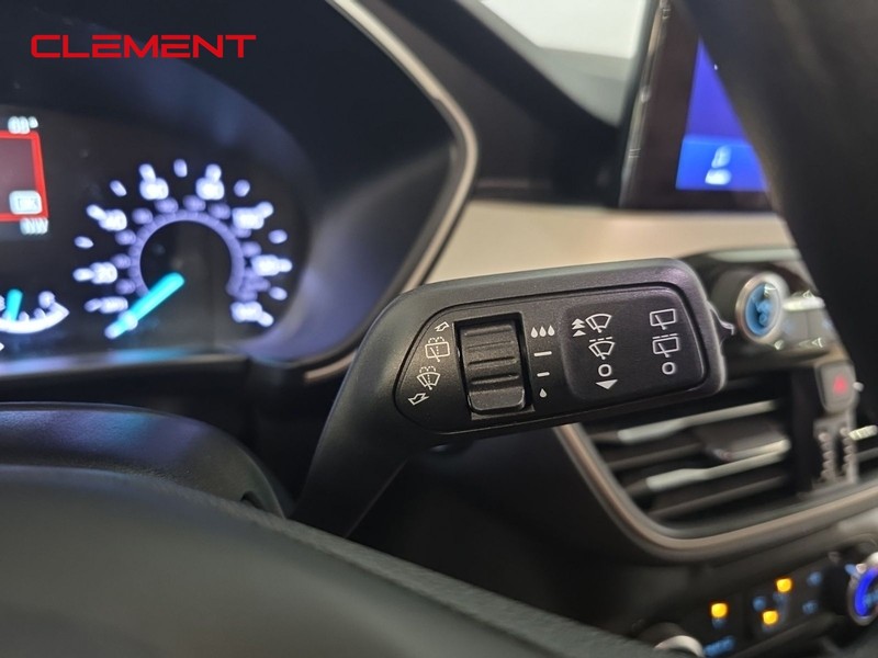 Ford Escape Vehicle Full-screen Gallery Image 16