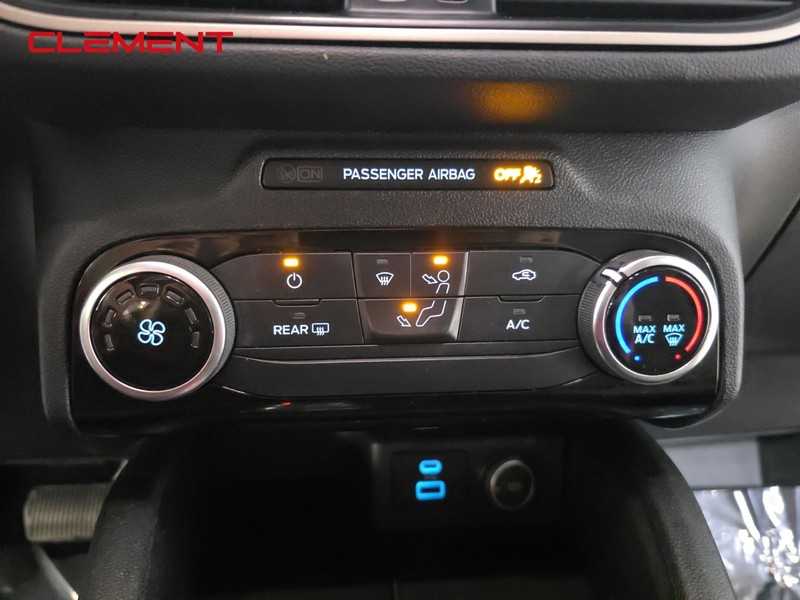 Ford Escape Vehicle Full-screen Gallery Image 21