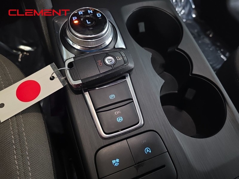 Ford Escape Vehicle Full-screen Gallery Image 22