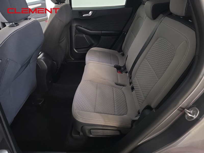 Ford Escape Vehicle Full-screen Gallery Image 28