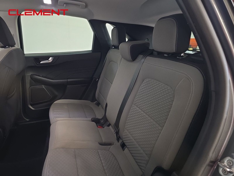 Ford Escape Vehicle Full-screen Gallery Image 29