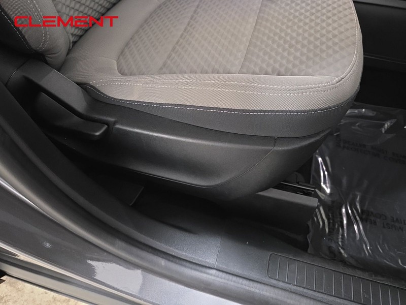 Ford Escape Vehicle Full-screen Gallery Image 30