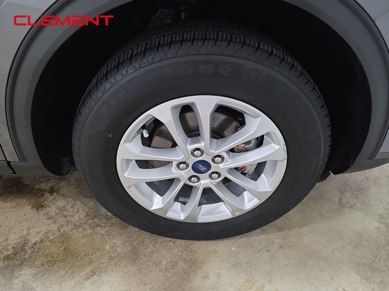 Ford Escape Vehicle Full-screen Gallery Image 33