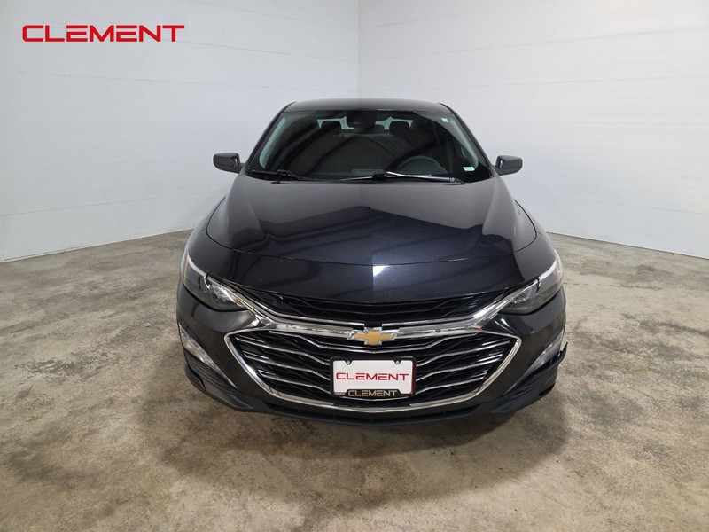Chevrolet Malibu Vehicle Full-screen Gallery Image 2