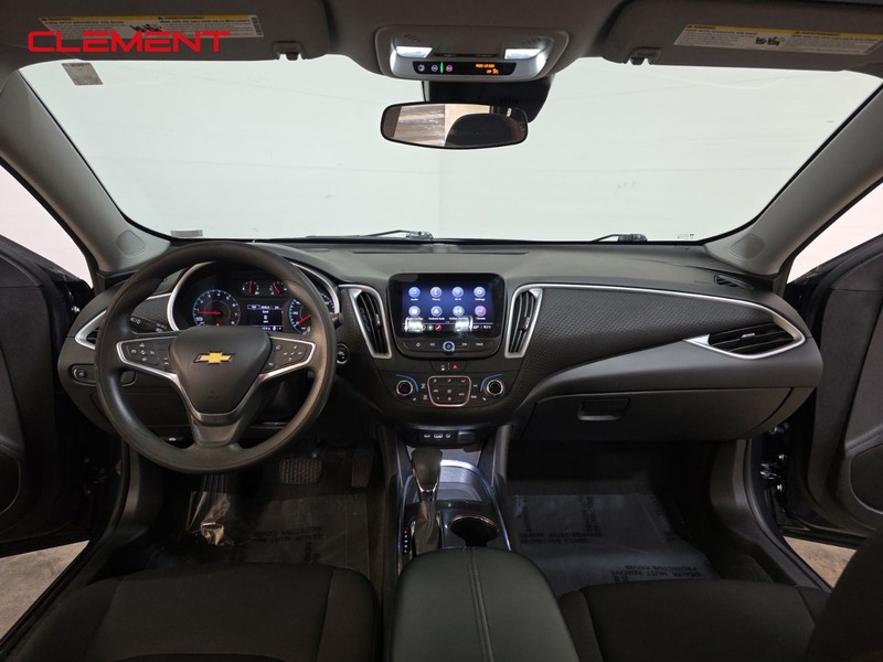 Chevrolet Malibu Vehicle Full-screen Gallery Image 10