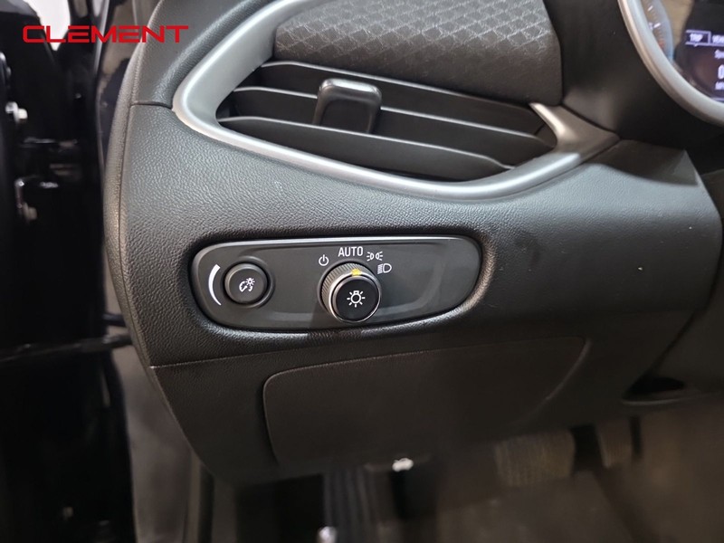 Chevrolet Malibu Vehicle Full-screen Gallery Image 11