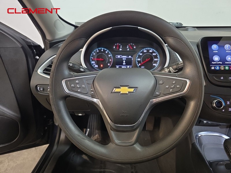 Chevrolet Malibu Vehicle Full-screen Gallery Image 12