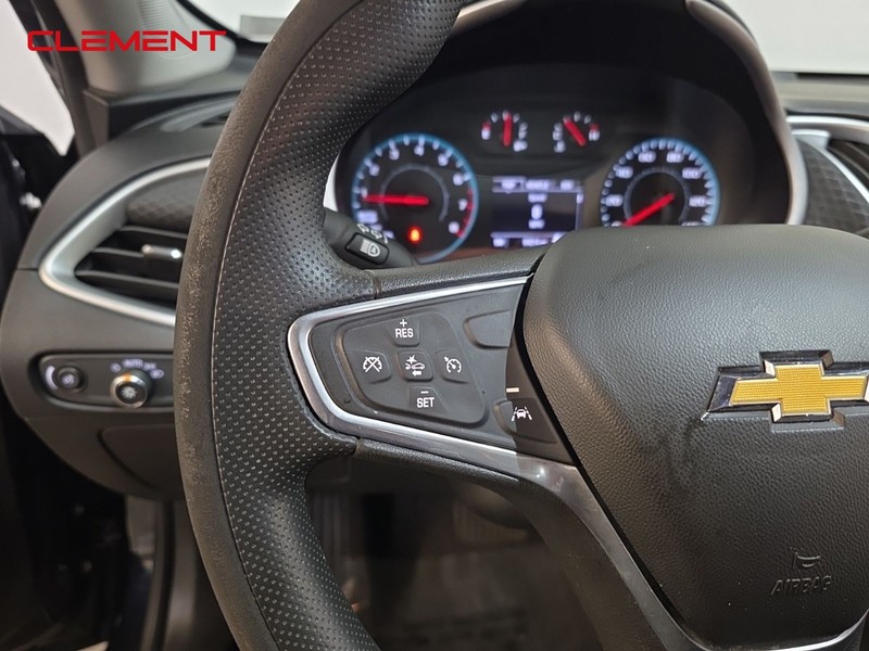 Chevrolet Malibu Vehicle Full-screen Gallery Image 13