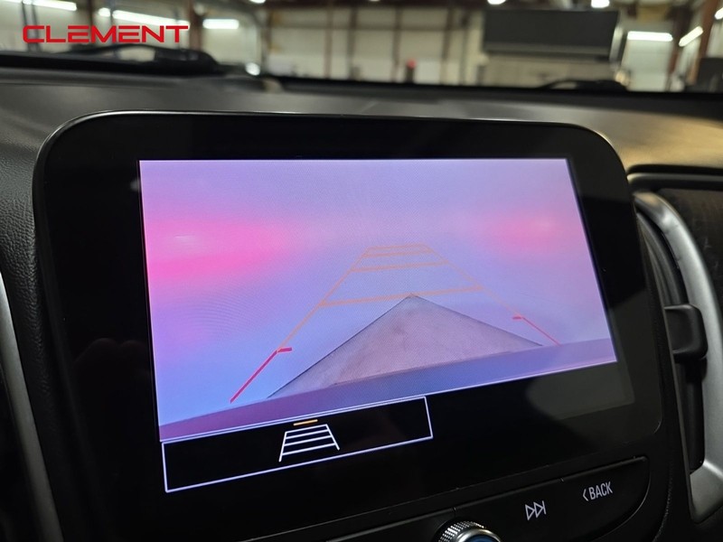 Chevrolet Malibu Vehicle Full-screen Gallery Image 18