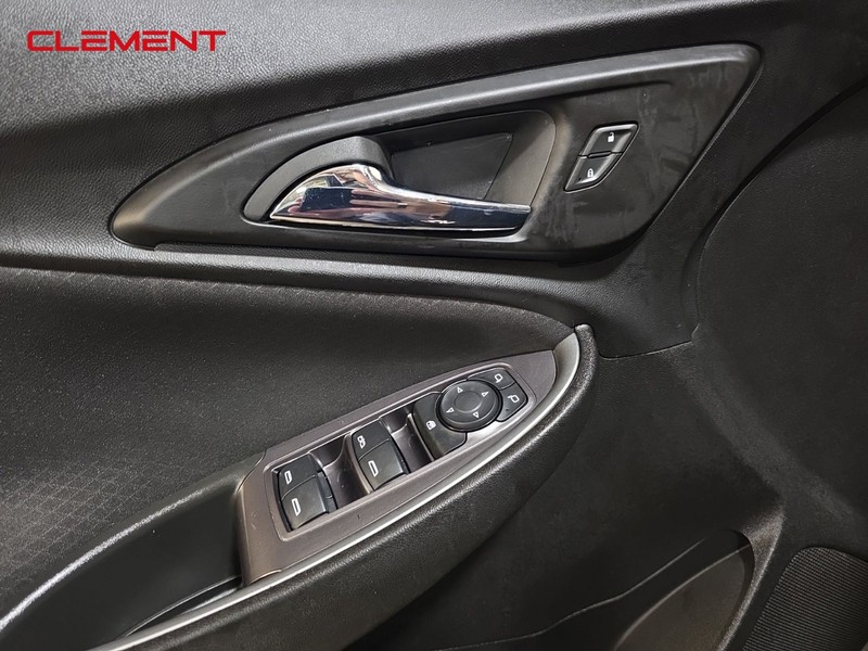 Chevrolet Malibu Vehicle Full-screen Gallery Image 21