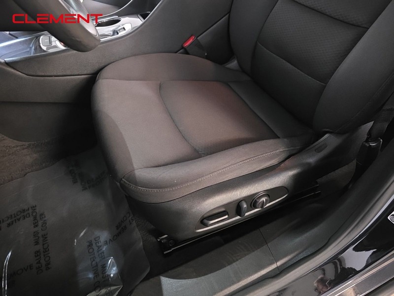 Chevrolet Malibu Vehicle Full-screen Gallery Image 23