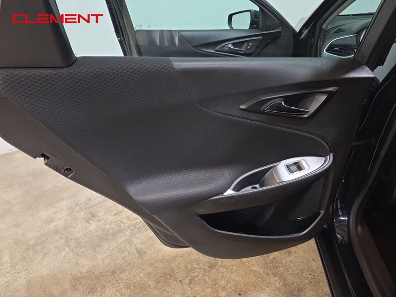 Chevrolet Malibu Vehicle Full-screen Gallery Image 25