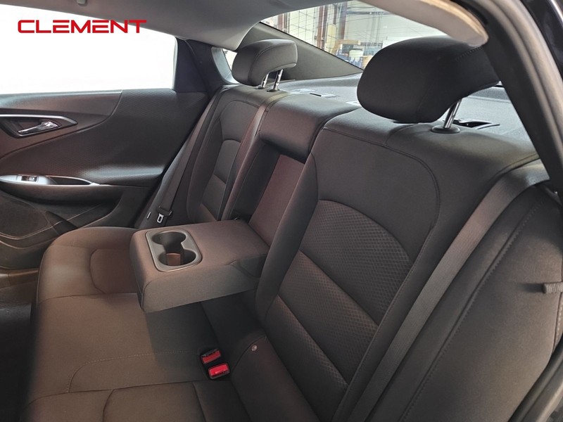 Chevrolet Malibu Vehicle Full-screen Gallery Image 27