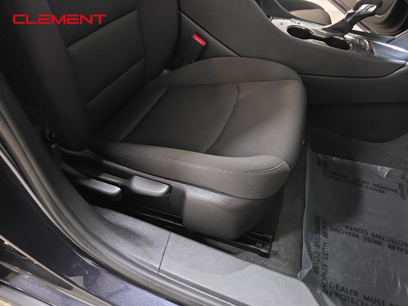 Chevrolet Malibu Vehicle Full-screen Gallery Image 28