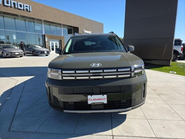 Hyundai Santa Fe Hybrid Vehicle Full-screen Gallery Image 2