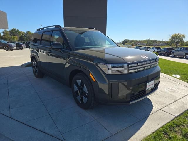 Hyundai Santa Fe Hybrid Vehicle Full-screen Gallery Image 3