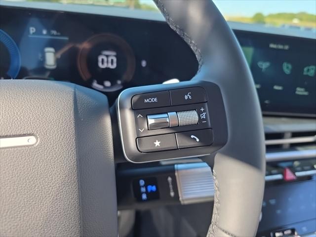 Hyundai Santa Fe Hybrid Vehicle Full-screen Gallery Image 14