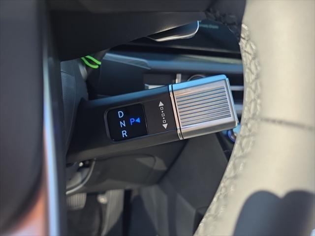 Hyundai Santa Fe Hybrid Vehicle Full-screen Gallery Image 15