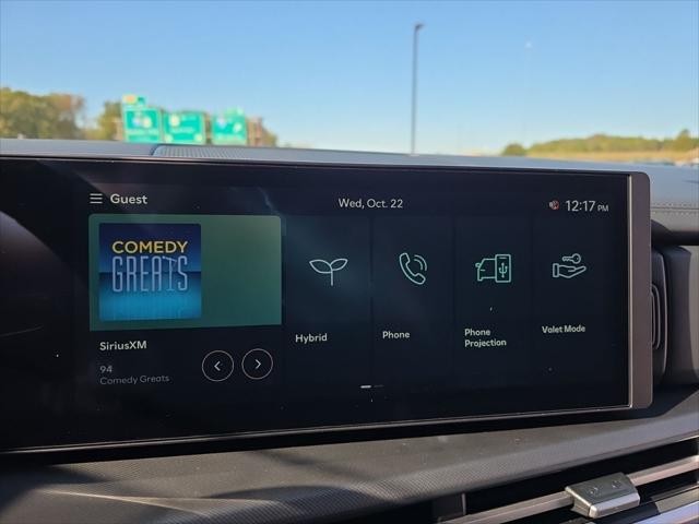 Hyundai Santa Fe Hybrid Vehicle Full-screen Gallery Image 17