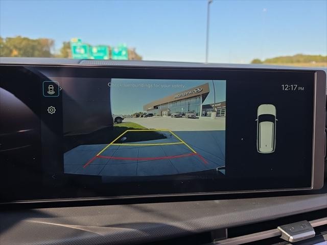 Hyundai Santa Fe Hybrid Vehicle Full-screen Gallery Image 19