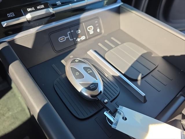 Hyundai Santa Fe Hybrid Vehicle Full-screen Gallery Image 21