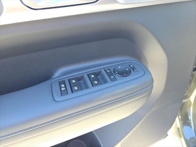 Hyundai Santa Fe Hybrid Vehicle Full-screen Gallery Image 22