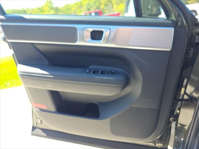 Hyundai Santa Fe Hybrid Vehicle Full-screen Gallery Image 23