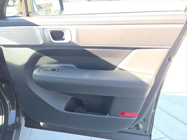 Hyundai Santa Fe Hybrid Vehicle Full-screen Gallery Image 30