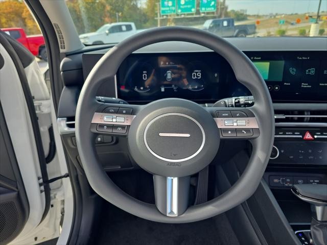 Hyundai Tucson Vehicle Full-screen Gallery Image 12