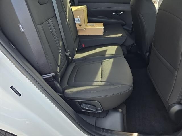 Hyundai Tucson Vehicle Full-screen Gallery Image 26