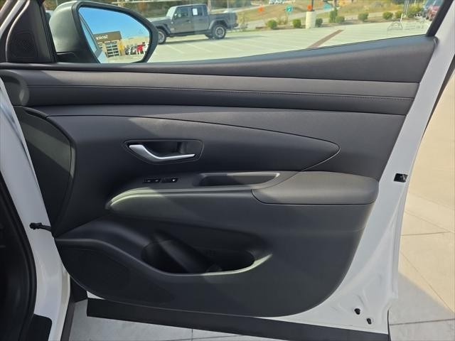 Hyundai Tucson Vehicle Full-screen Gallery Image 30