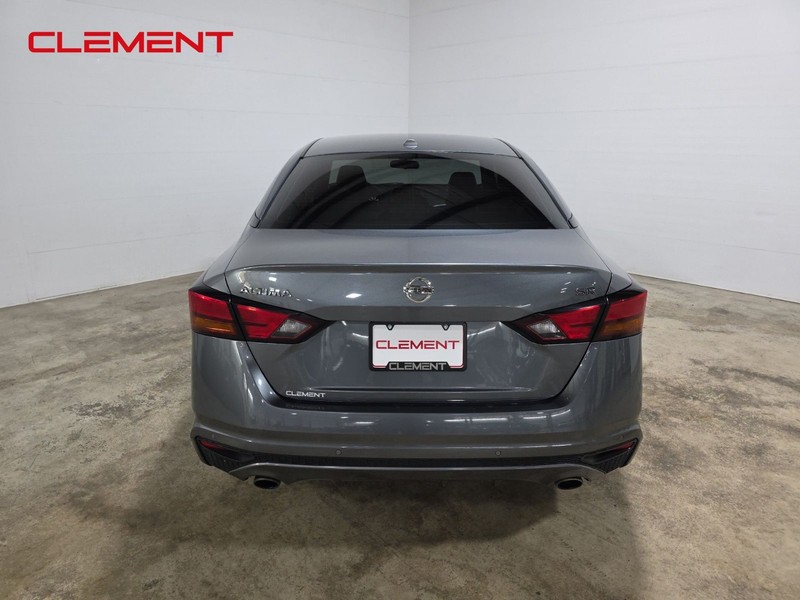 Nissan Altima Vehicle Image 07