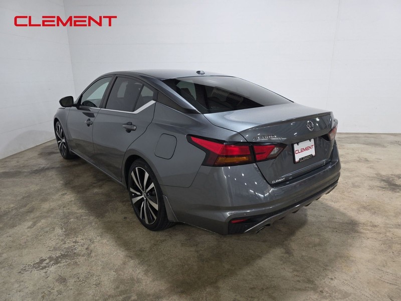 Nissan Altima Vehicle Image 08