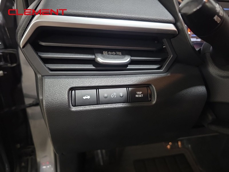 Nissan Altima Vehicle Image 11