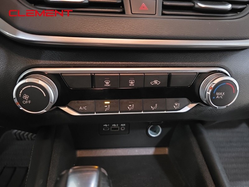 Nissan Altima Vehicle Image 19