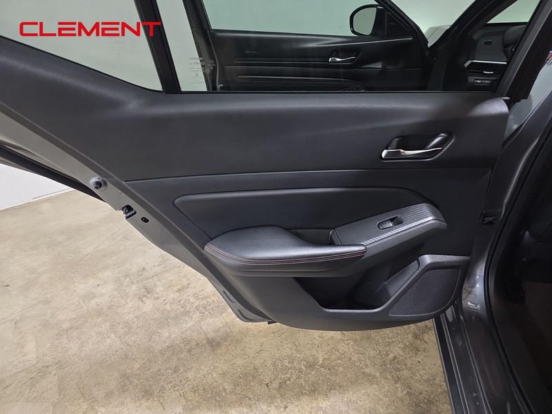 Nissan Altima Vehicle Image 24