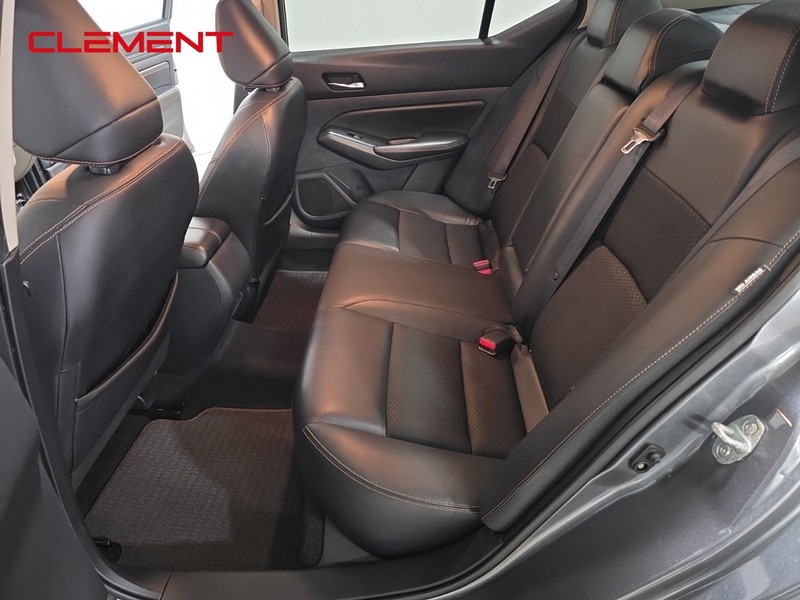 Nissan Altima Vehicle Image 25