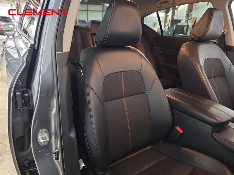 Nissan Altima Vehicle Image 28