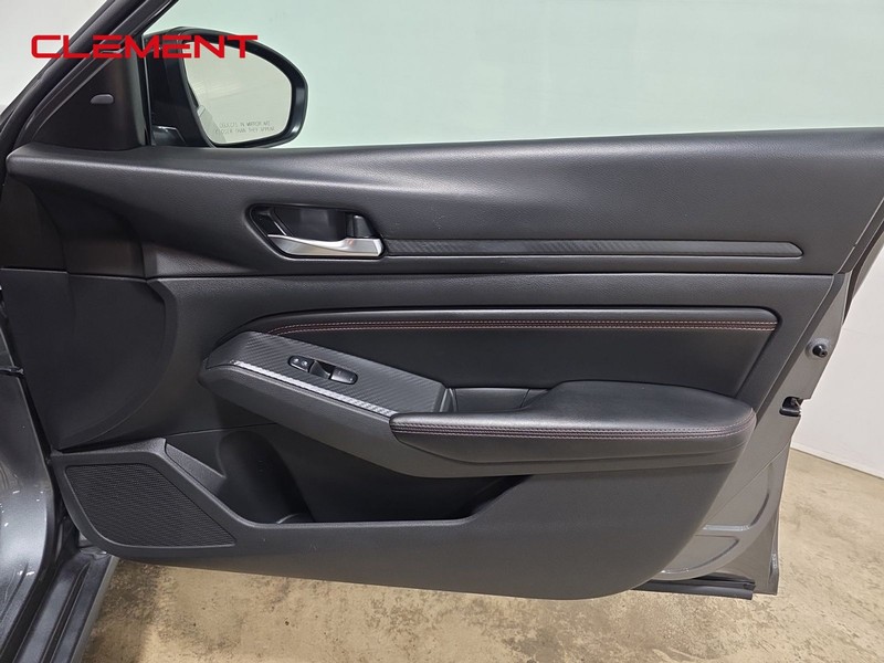 Nissan Altima Vehicle Image 29