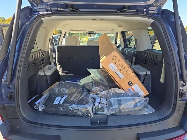 Hyundai Santa Fe Vehicle Full-screen Gallery Image 9