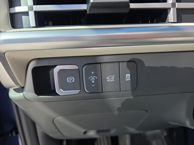 Hyundai Santa Fe Vehicle Full-screen Gallery Image 11